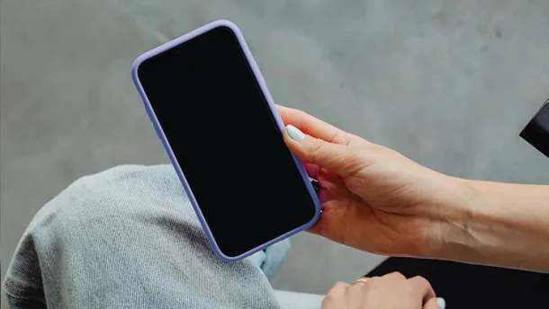 iPhone bị đen màn hình mà vẫn có tiếng do đâu? Xử lý thế nào?
