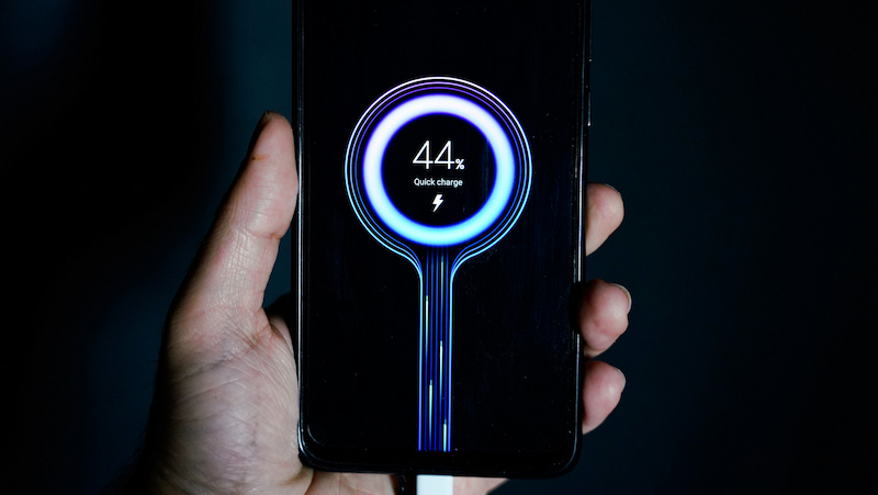 Sạc nhanh có hại pin không