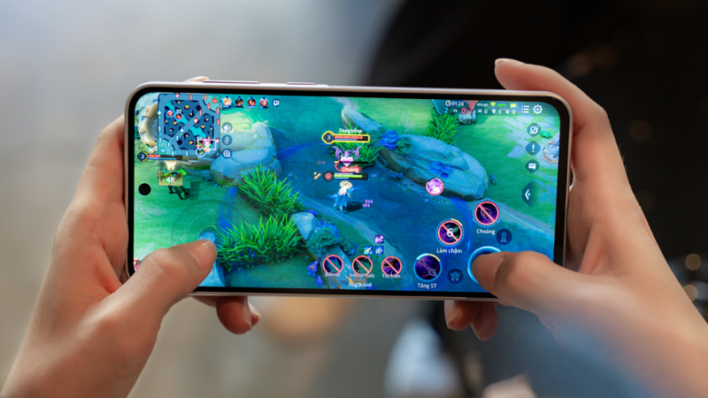 Samsung Galaxy A36 chơi game tốt, pin trâu