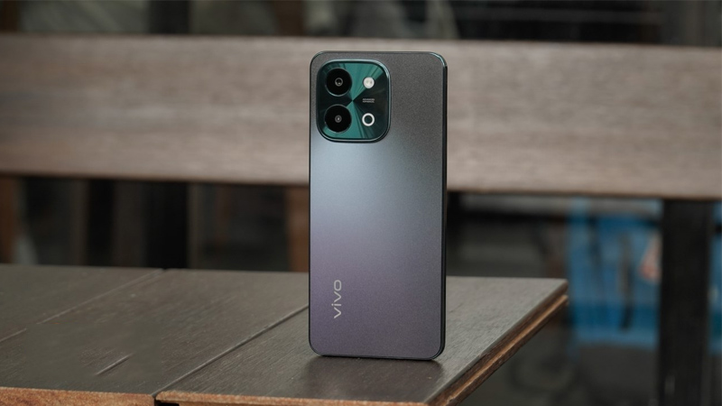 Vivo Y28 8GB 128GB có họa tiết kim cương 3D lấp lánh ở cụm camera