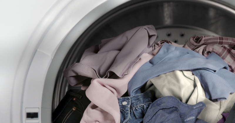 Không nhồi nhét quá nhiều quần áo khi sử dung máy sấy Electrolux
