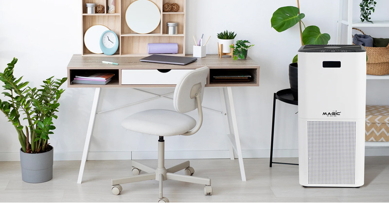 Bố trí máy lọc không khí gần bàn làm việc