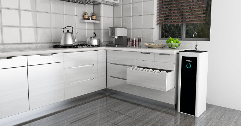 Ngắt nguồn điện trước khi chạm vào máy lọc nước