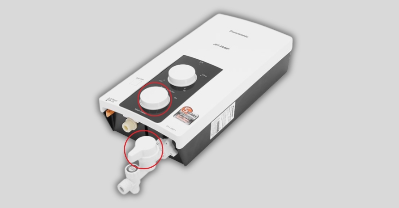 Mở van nước chính và bật nguồn điện của máy nước nóng Panasonic