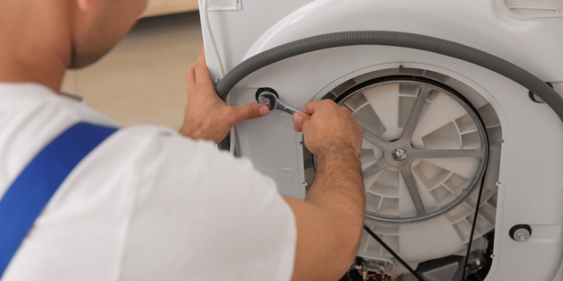 Nếu hộp số máy giặt bị hư hỏng, bạn cần liên hệ trung tâm sửa chữa máy giặt uy tín