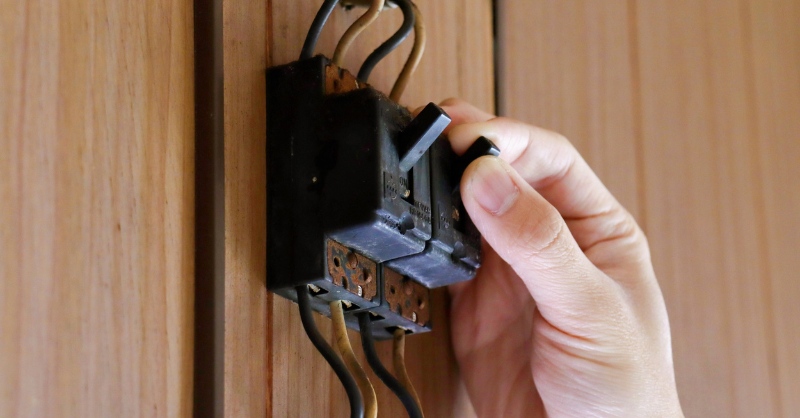 Thực hiện reset máy lạnh Casper để xóa lỗi CL tạm thời