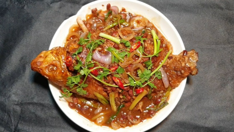 Cá chép giòn chưng tương hột đậm đà