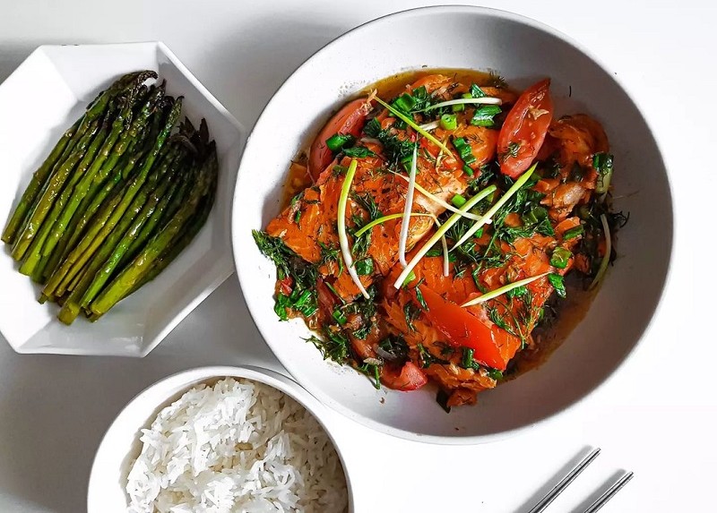 Cá hồi sốt cà chua bắt mắt