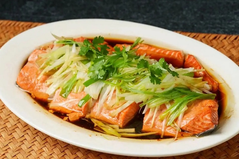 Cá hồi hấp mềm, hấp dẫn