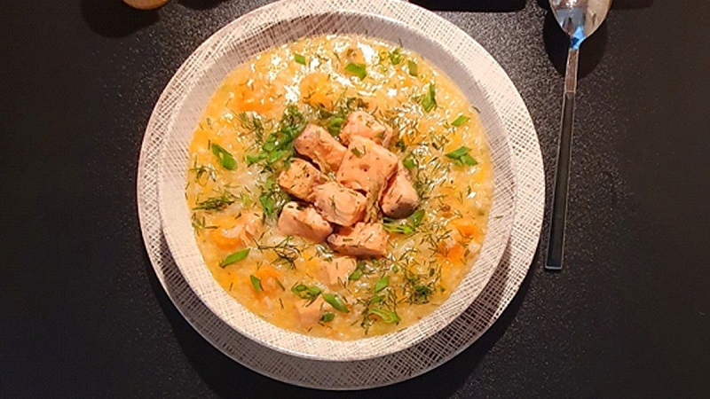 Cháo cá hồi đầy dinh dưỡng