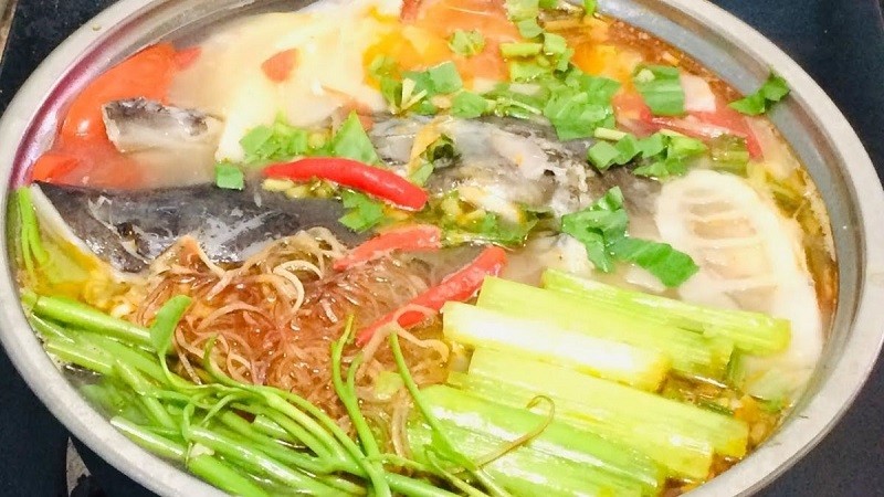 Lẩu cá hồi nóng hổi