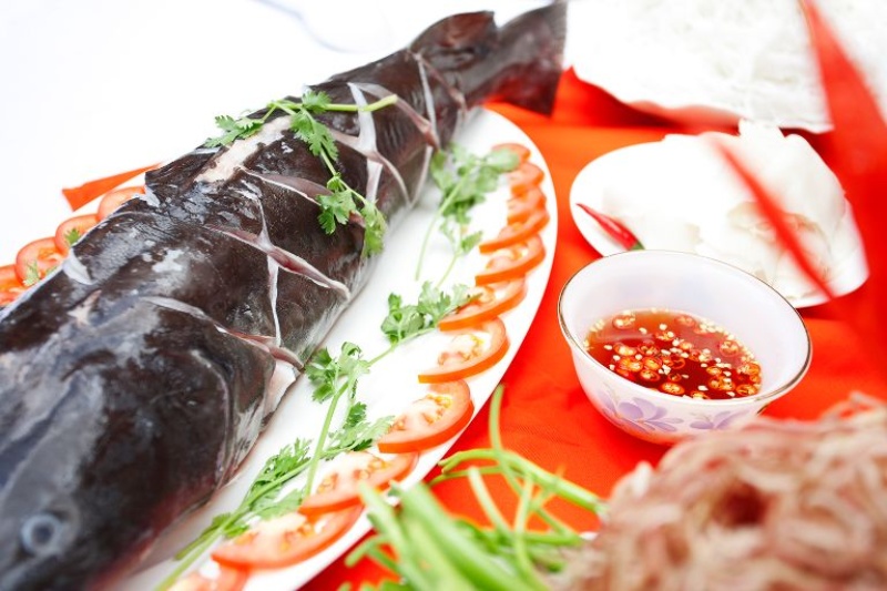 Món cá lăng hấp trang trí bắt mắt