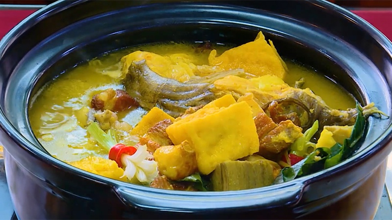 Cá lăng om chuối đậu bắt mắt