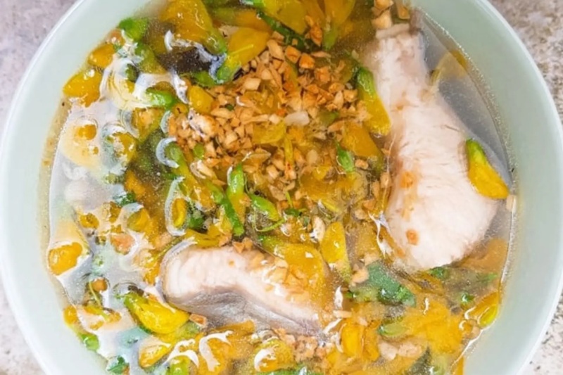 Canh chua cá lăng bông điên điển đậm vị