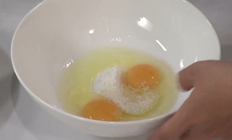 Pha bột làm bánh xèo