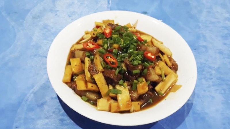 Củ hủ dừa kho thịt ba chỉ đậm đà