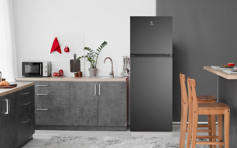 Tủ lạnh Electrolux Inverter 312 Lít ETM3100L-B có thiết kế hiện đại