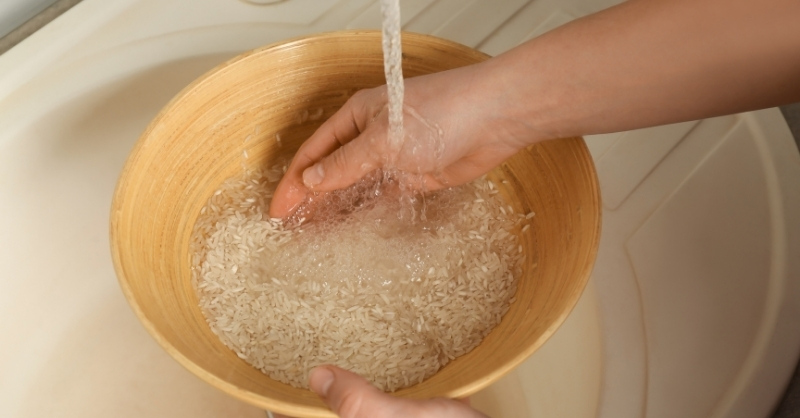 Vo gạo bên ngoài nồi