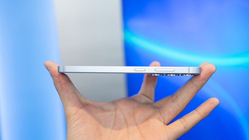 Galaxy S25 mang đến trải nghiệm cầm nắm nhẹ nhàng