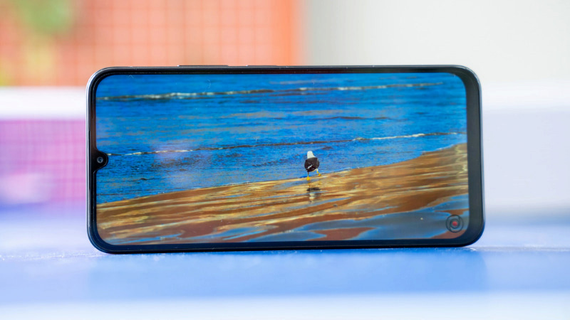 Xiaomi Redmi 15C có màn hình hiển thị IPS LCD 6.9 inch