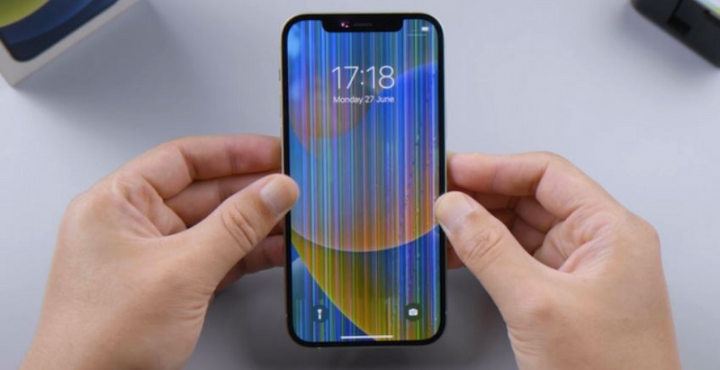 Màn hình iPhone bị sọc