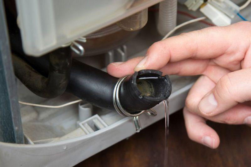 Đường ống thoát nước bị tắc nghẽn gây lỗi OE máy giặt LG