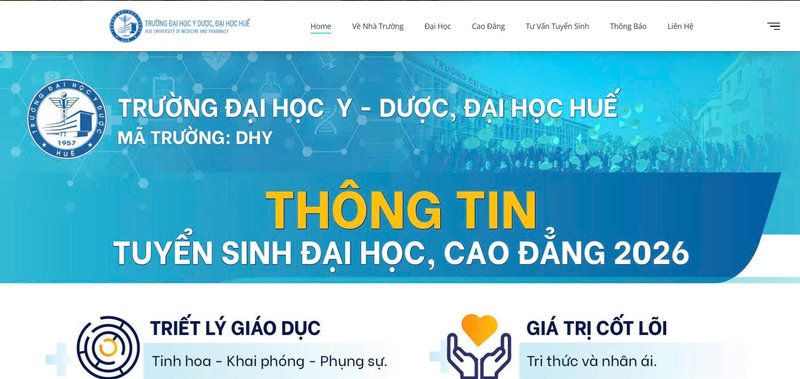 Giao diện website cập nhật thông tin điểm chuẩn Trường Đại học Y Dược - Đại học Huế (Hue-UMP)