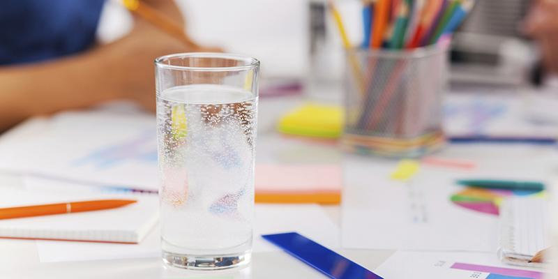 Hãy luôn chuẩn bị sẵn nước để uống mỗi khi cần