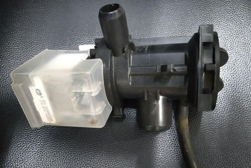 Kiểm tra và thay thế bơm xả nước khi máy giặt LG báo lỗi OE