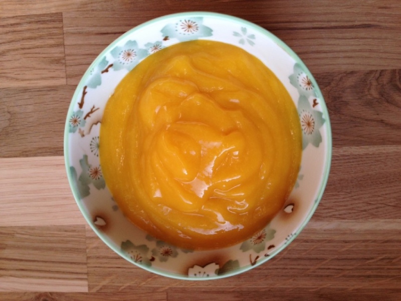 Chén sốt dầu trứng vàng mịn, sánh đặc