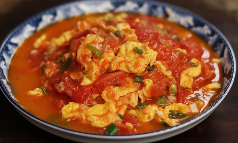 Dĩa trứng sốt cà chua vàng óng