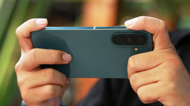 Đánh giá thiết kế Galaxy A37 5G