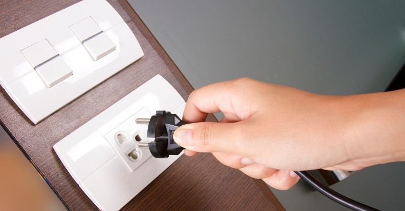 Tắt và ngắt điện của máy sấy quần áo Bosch trước khi vệ sinh