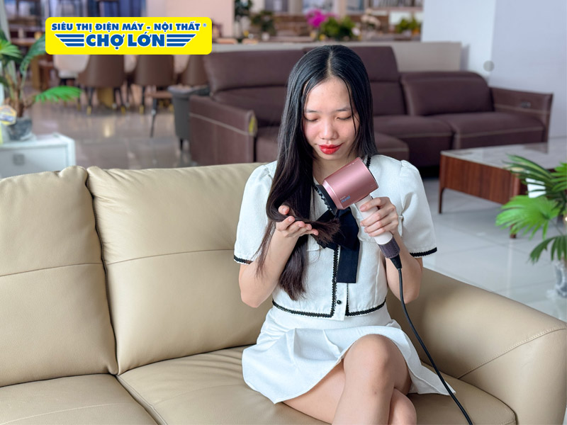 Dyson Supersonic Nural HD16 không gây mỏi tay khi sử dụng