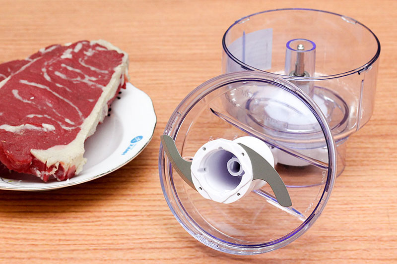 Hướng dẫn cách xay thịt bằng máy xay sinh tố đơn giản.