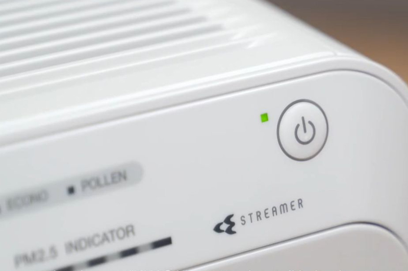 Nhấn nút nguồn trên bảng điều khiển