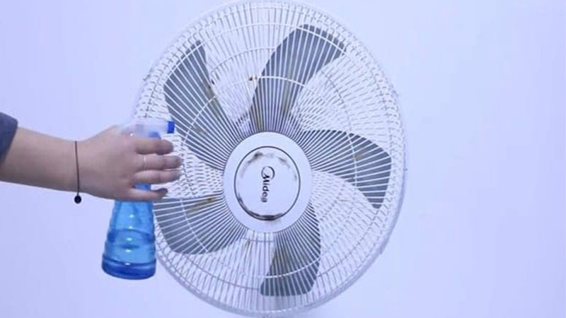 Xịt hỗn hợp vừa pha lên quạt