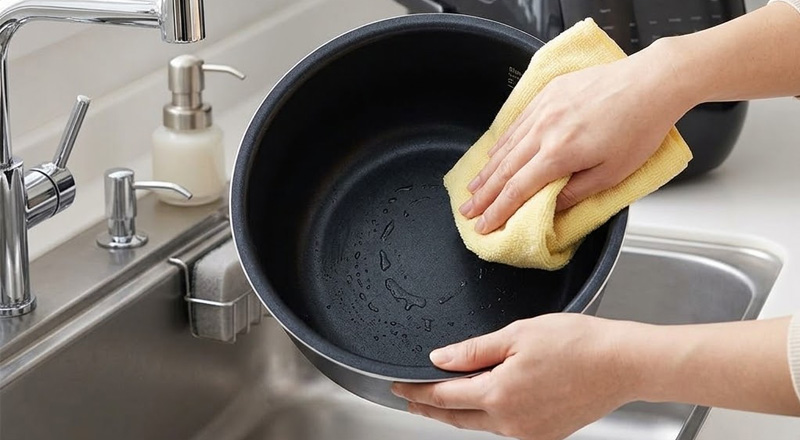 Vệ sinh lòng nồi giúp thiết bị hoạt động hiệu quả
