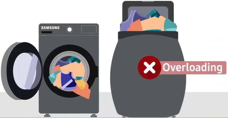 Sắp xếp quần áo cân đối và vừa phải để không làm máy giặt mất cân bằng