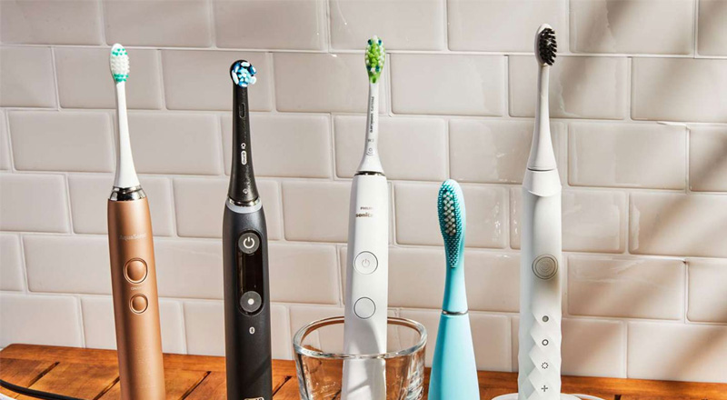 Bàn chải điện làm sạch răng miệng hiệu quả hơn bàn chải thông thường