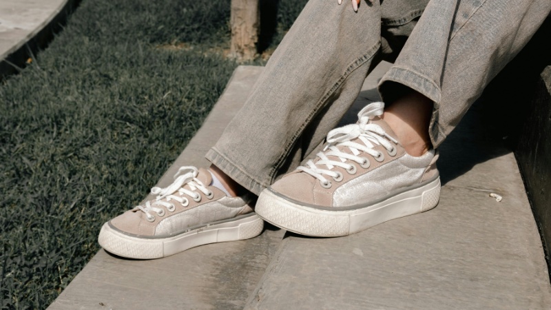 Giày sneaker nam năng động làm quà tặng Valentine 14/2