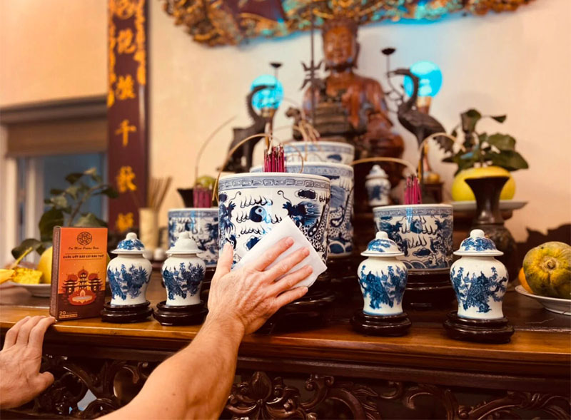 Lau dọn bàn thờ ngày Tết mang nhiều ý nghĩa