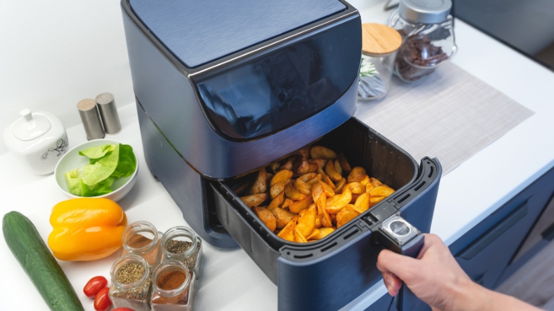 Nồi chiên không dầu hiện đại giúp vợ nấu ăn nhanh gọn