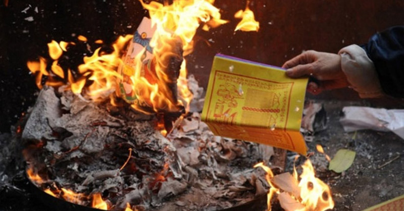 Văn khấn hóa vàng mùng 3 Tết Bính Ngọ 2026