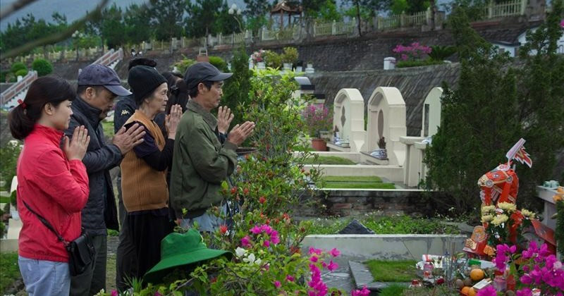 Văn khấn Tết Thanh Minh gắn kết mối liên hệ tâm linh giữa các thế hệ