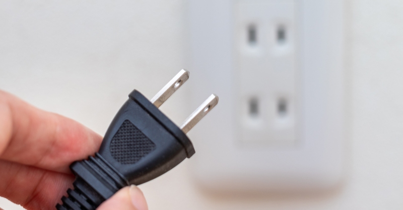 Ngắt nguồn điện tủ lạnh trước khi vệ sinh để tránh nguy hiểm