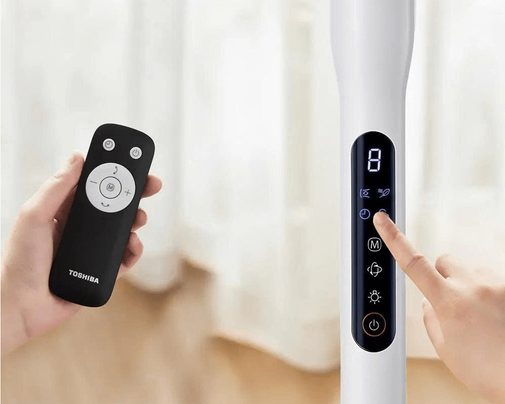 Quạt Đứng Toshiba F-DSC70XVN(W) có điều khiển từ xa