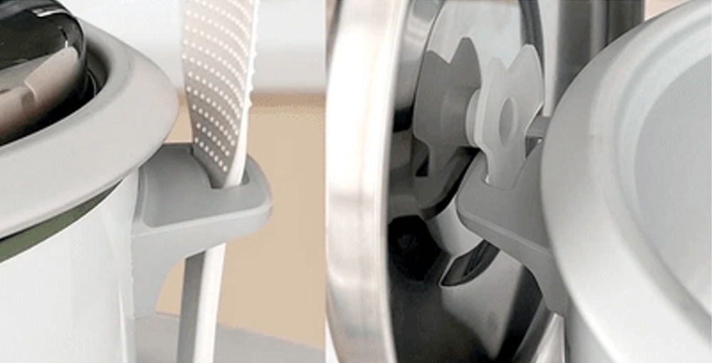 Nồi Cơm Điện Comet CM8020 đi kèm giá đỡ nắp và muỗng xới tiện lợi