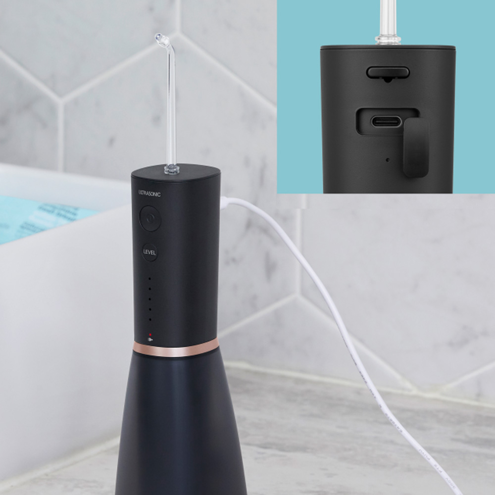 Tính năng sạc nhanh tiện lợi qua cổng USB-C trong 1 giờ