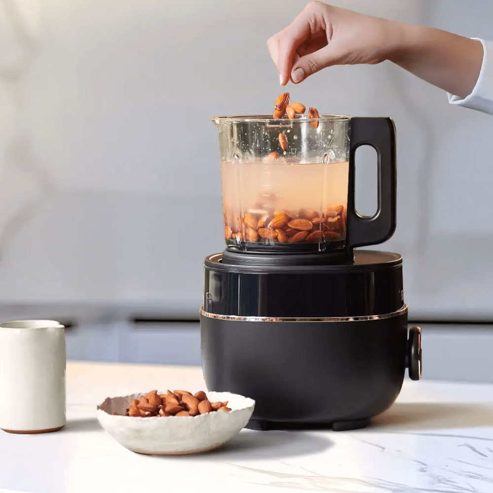 Thiết bị chỉ hoạt động khi cối được lắp khớp với thân máy